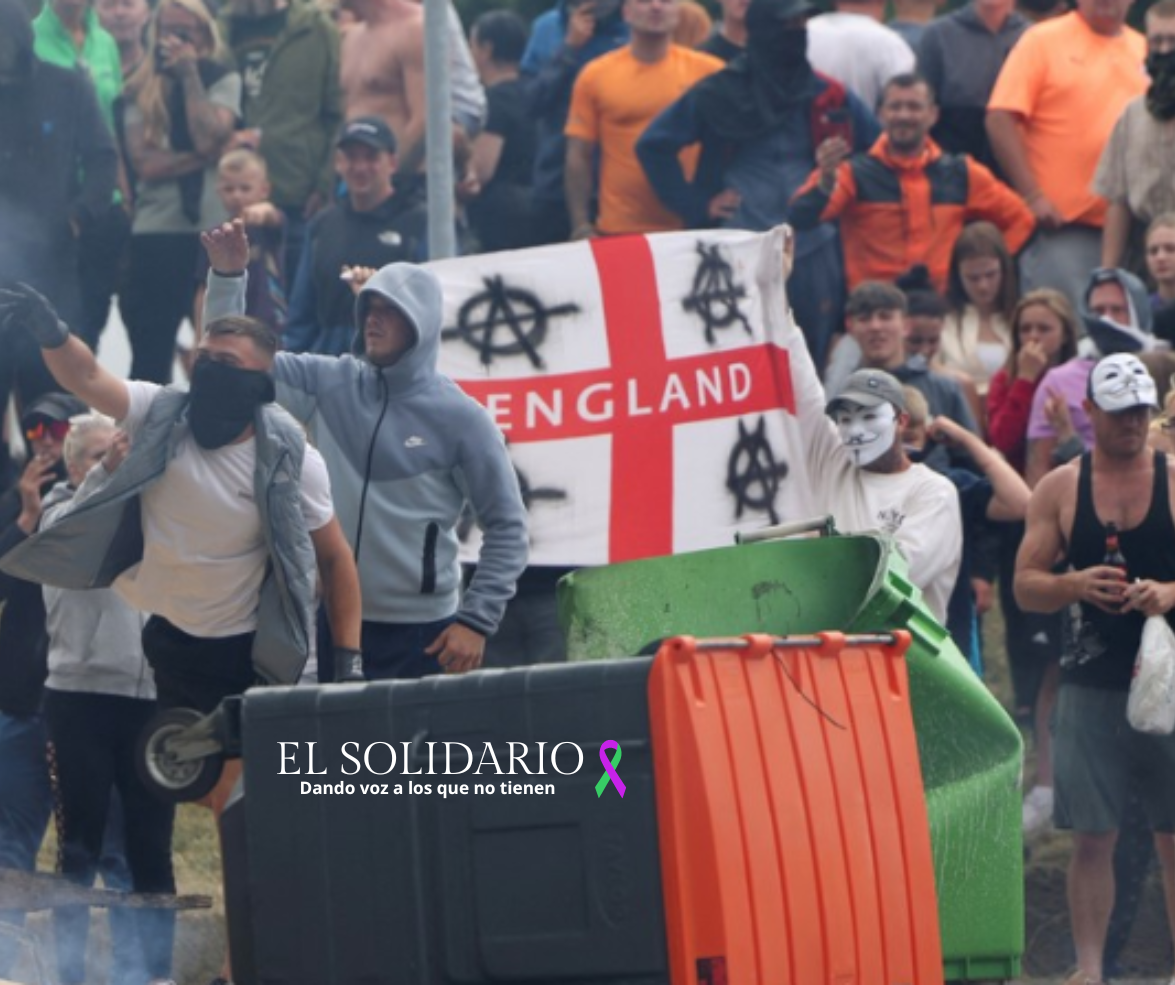La ultraderecha británica desata una ola de violencia contra defensores de migrantes