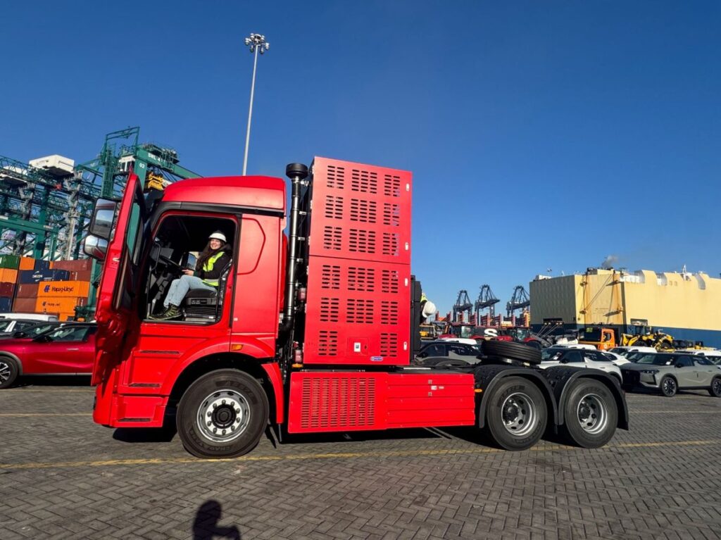 Chile recibe sus primeros camiones a hidrógeno, impulsando la movilidad sostenible. Empresas Marval Clean Logistic y Andes Motor lideran esta transformación verde.