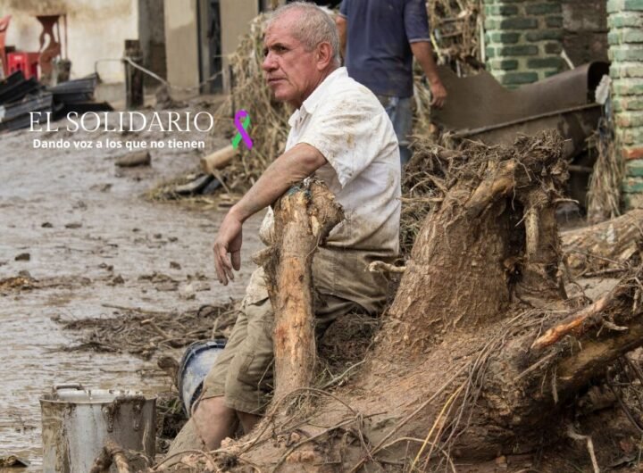 Ursula von der Leyen anuncia un paquete de ayuda de 10.000 millones de euros para los países europeos afectados por las inundaciones, destacando la importancia de la recuperación y la prevención de futuras catástrofes.