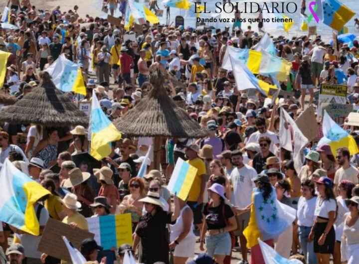 Miles de personas han vuelto a las calles de Canarias para exigir un turismo sostenible, casas asequibles y el respeto al medio ambiente, bajo el lema "Canarias tiene un límite".