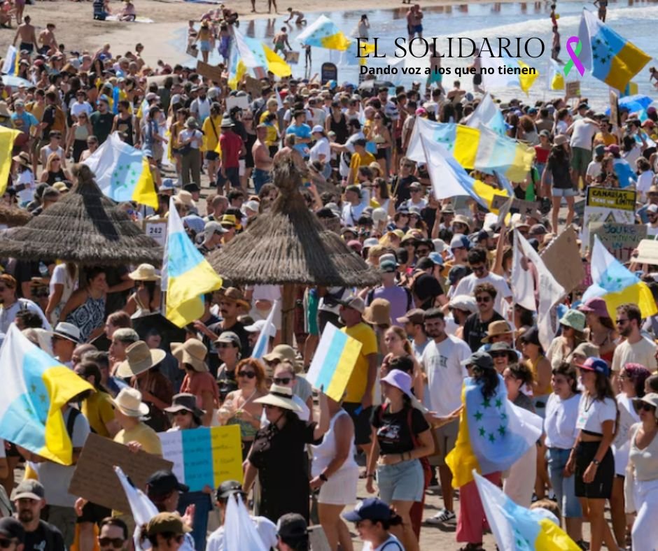 Miles de personas han vuelto a las calles de Canarias para exigir un turismo sostenible, casas asequibles y el respeto al medio ambiente, bajo el lema "Canarias tiene un límite".