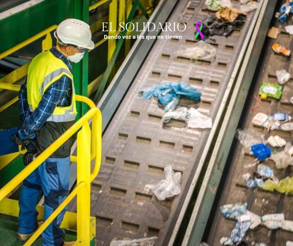 España avanza a dos velocidades en la gestión de residuos: destaca en el reciclaje de envases pero se rezaga en la gestión de residuos urbanos.