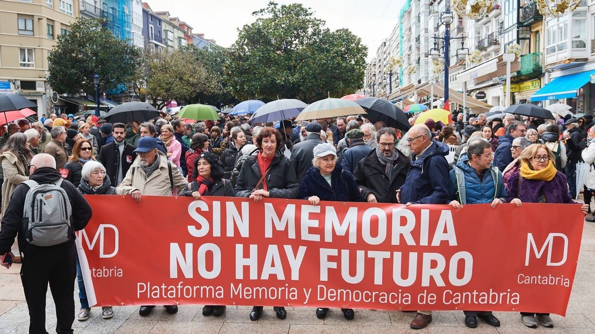 Dos años de promesas rotas; las víctimas del franquismo claman justicia real