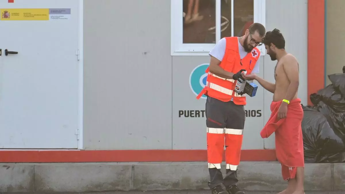 Migrantes asiáticos recurren a la ruta canaria para huir de la violencia, la crisis climática y los controles fronterizos
