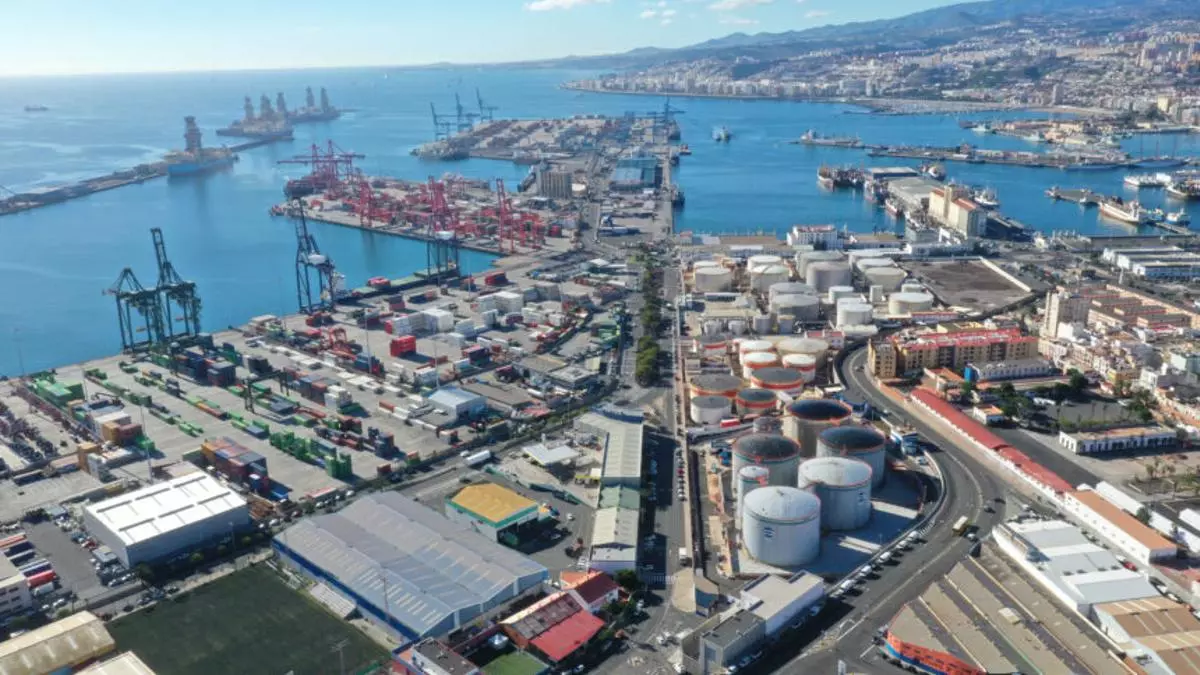 Alerta máxima por riesgos en la salud y en el medio ambiente por instalar la planta de gas en el Puerto de La Luz en Canarias