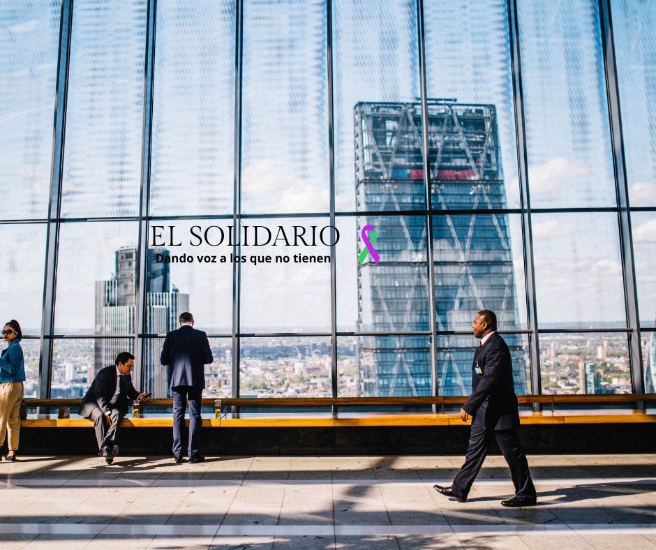 Usted https://efeverde.com/aprobado-el-proyecto-de-ley-de-informacion-empresarial-sobre-sostenibilidad-para-su-remision-al-congreso/ : como si fueras experto en redacción digital, reelabora el texto al que lleva el enlace ciñéndote a la noticia original, en 400 palabras aproximadamente. Pon un párrafo principal (resumen corto y atractivo de la noticia). Que sea de fácil lectura, que tenga palabras clave y herramientas para posicionamiento SEO (h2 y h3). Dame también palabras clave separadas por comas, metadescripción y resumen para poner bajo una imagen. Copilot ¡Claro! Aquí tienes una reelaboración del texto con un enfoque en SEO y facilidad de lectura: Aprobado el Proyecto de Ley de Información Empresarial sobre Sostenibilidad Resumen El Consejo de Ministros ha aprobado el proyecto de Ley de Información Empresarial sobre Sostenibilidad (LIES) para su remisión a las Cortes1 . Esta ley obligará a las grandes empresas y pymes cotizadas a elaborar informes de sostenibilidad que incluyan factores medioambientales, sociales, de gobernanza y derechos humanos2 . Detalles del Proyecto de Ley El proyecto de Ley de Información Empresarial sobre Sostenibilidad (LIES) ha sido aprobado por el Consejo de Ministros y se remitirá a las Cortes para su debate y aprobación1 . Esta ley modifica el Código de Comercio, la Ley de Sociedades de Capital y la Ley de Auditoría de Cuentas1 . Su objetivo principal es obligar a las grandes empresas y pymes cotizadas a elaborar informes de sostenibilidad que incluyan factores medioambientales, sociales, de gobernanza y derechos humanos2 . Obligaciones y Facilidades para las Pymes Las pymes cotizadas tendrán una serie de facilidades, como un contenido de información obligatoria más reducido y un periodo adicional para prepararse1 . Además, podrán presentar la información siguiendo normas europeas específicas1 . Verificación Independiente La verificación independiente de los informes de sostenibilidad se regulará de manera análoga a la auditoría de los estados financieros1 . El Instituto de Contabilidad y Auditoría de Cuentas (ICAC) se encargará de supervisar esta actividad1 . Entrada en Vigor La entrada en vigor del proyecto de ley será escalonada para facilitar la adaptación a la normativa europea1 . Las grandes empresas estarán obligadas a informar cuando el activo supere los 25 millones de euros y el importe neto de la cifra anual de negocios sobrepase los 50 millones de euros2 . Impacto y Transparencia El Ministerio de Economía, Comercio y Empresa considera que este proyecto de ley supone un avance en términos de transparencia empresarial y responsabilidad social2 . Establece un marco consistente para entender cómo los factores sociales y medioambientales impactan en la actividad de las empresas y viceversa2 . Palabras Clave Ley de Información Empresarial sobre Sostenibilidad, informes de sostenibilidad, pymes cotizadas, factores medioambientales, responsabilidad social, transparencia empresarial, verificación independiente, ICAC, Código de Comercio, Ley de Sociedades de Capital, Ley de Auditoría de Cuentas. Metadescripción El Consejo de Ministros ha aprobado el proyecto de Ley de Información Empresarial sobre Sostenibilidad para obligar a las grandes empresas y pymes cotizadas a elaborar informes de sostenibilidad.