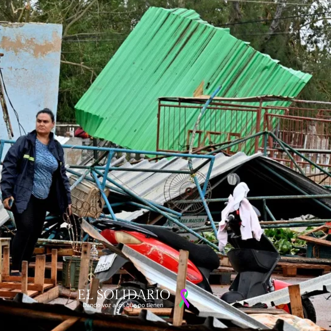 El huracán Rafael se aleja de Cuba, dejando una estela de devastación