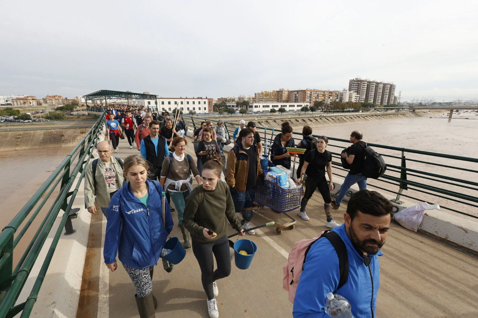 España no duda en arrimar el hombro con sus vecinos valencianos damnificados