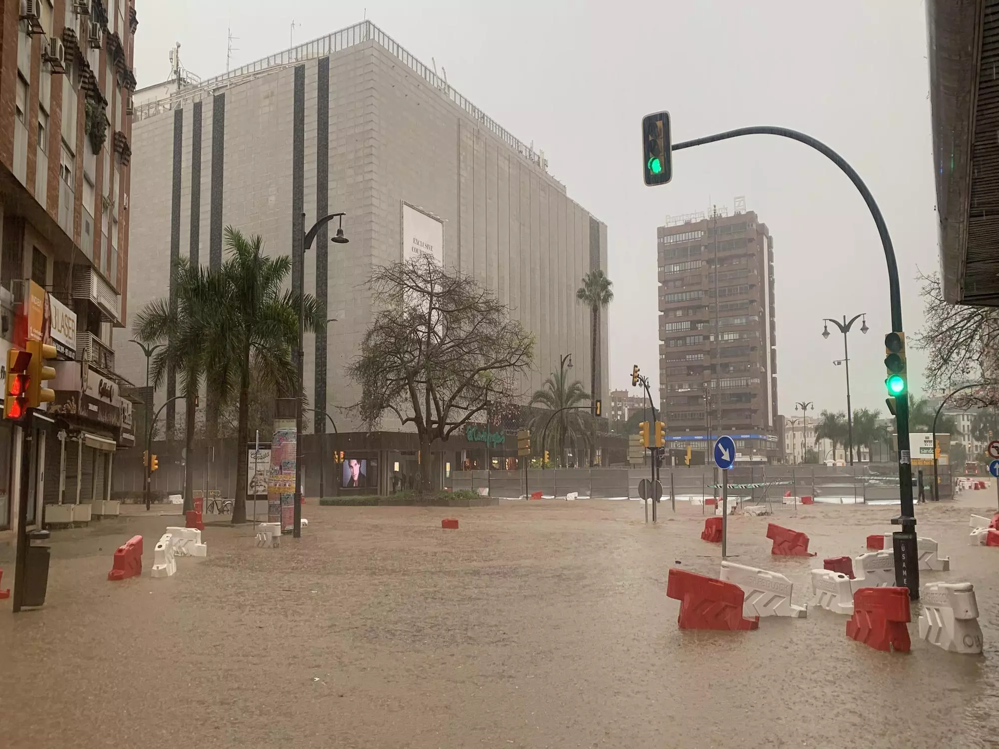 Una nueva DANA azota a la provincia de Málaga y nuevamente a la Comunidad Valenciana provocando intensas inundaciones y fuertes lluvias, respectivamente