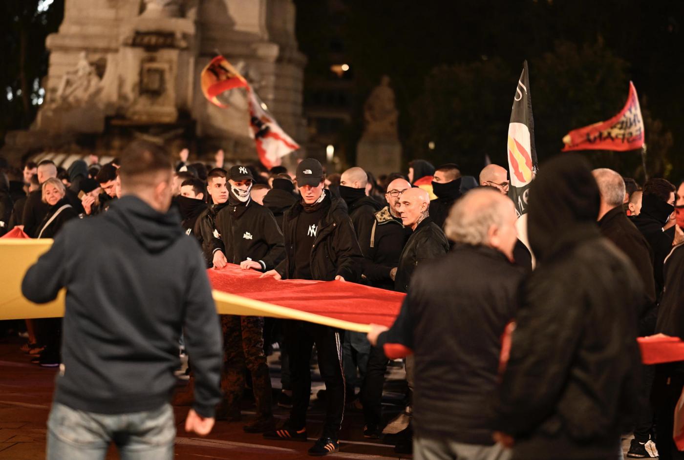 Manifestación de extrema derecha en Ferraz desata violencia y tensión en Madrid 
