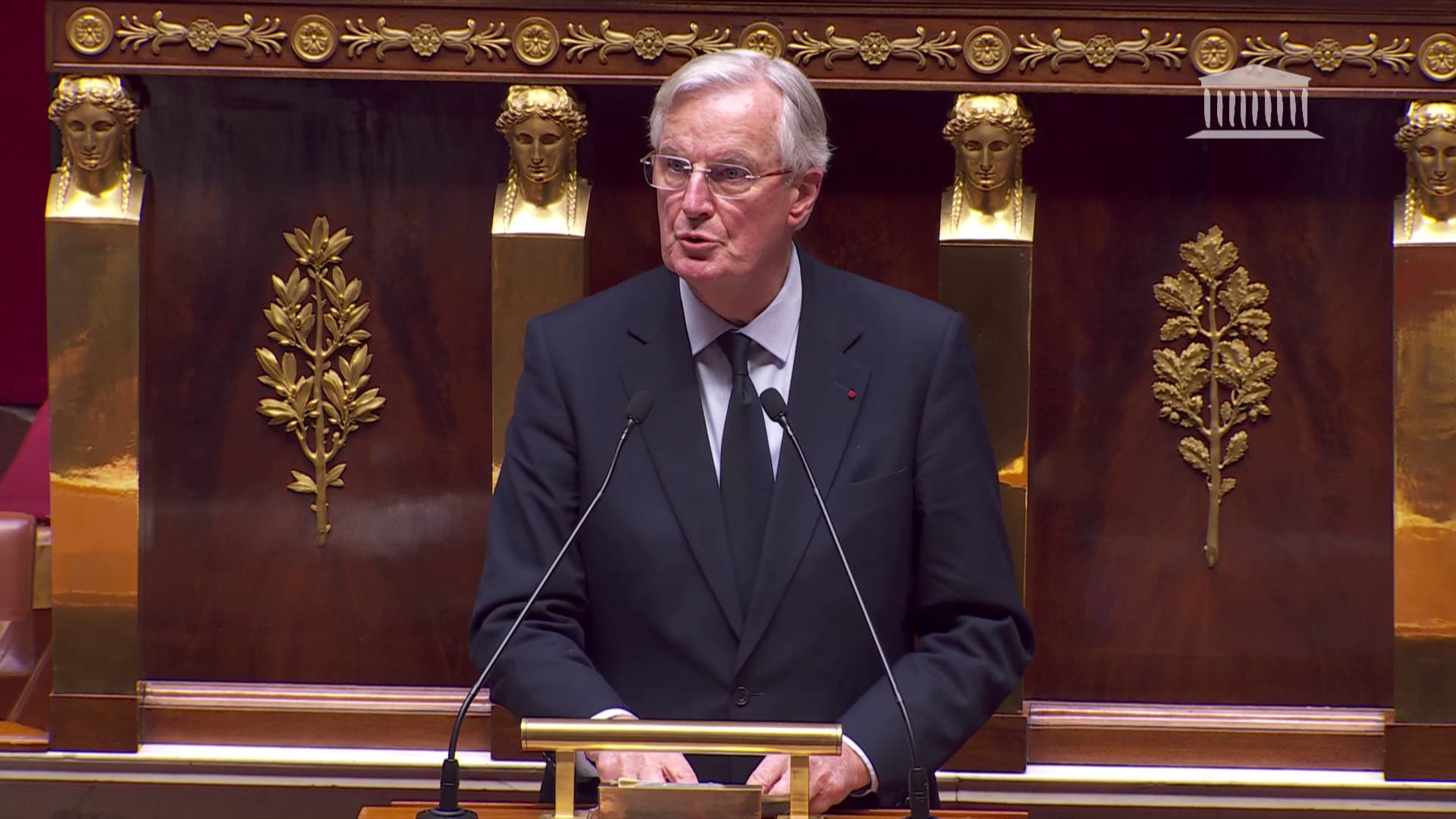 Alianza entre izquierda y ultraderecha en contra Barnier genera caos político en Francia  