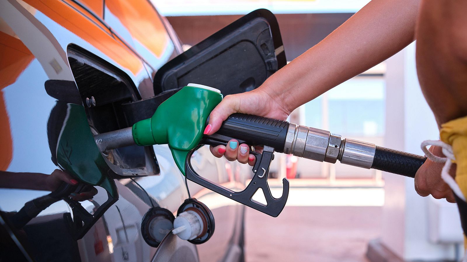 Los carburantes por las nubes y los ciudadanos en una encrucijada ante las vacaciones de navidad