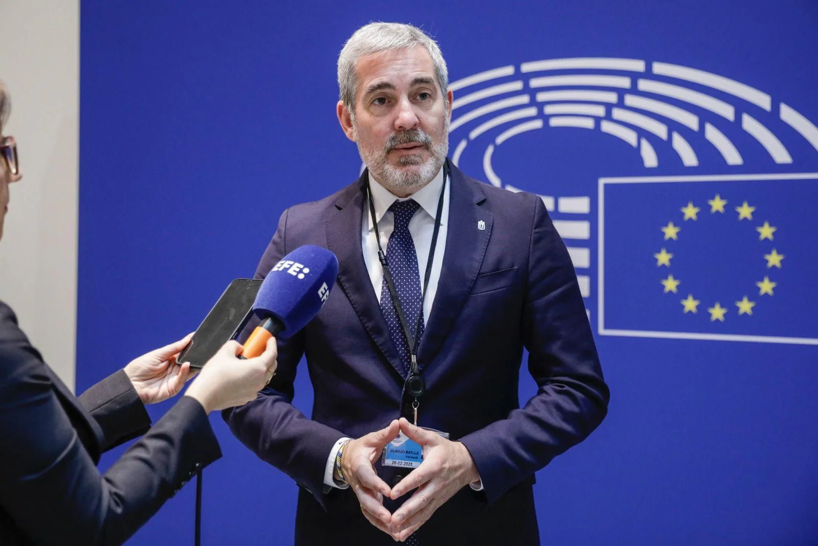 Mientras Comisión Europea planea crear centros de deportación, Canarias pide recursos para crisis migratoria