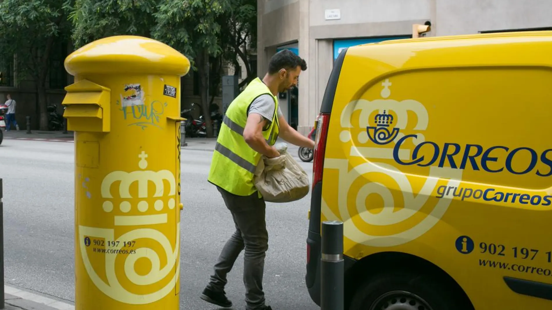 Correos y sindicato acuerdan jornada de 35 horas semanales y mejoras laborales 