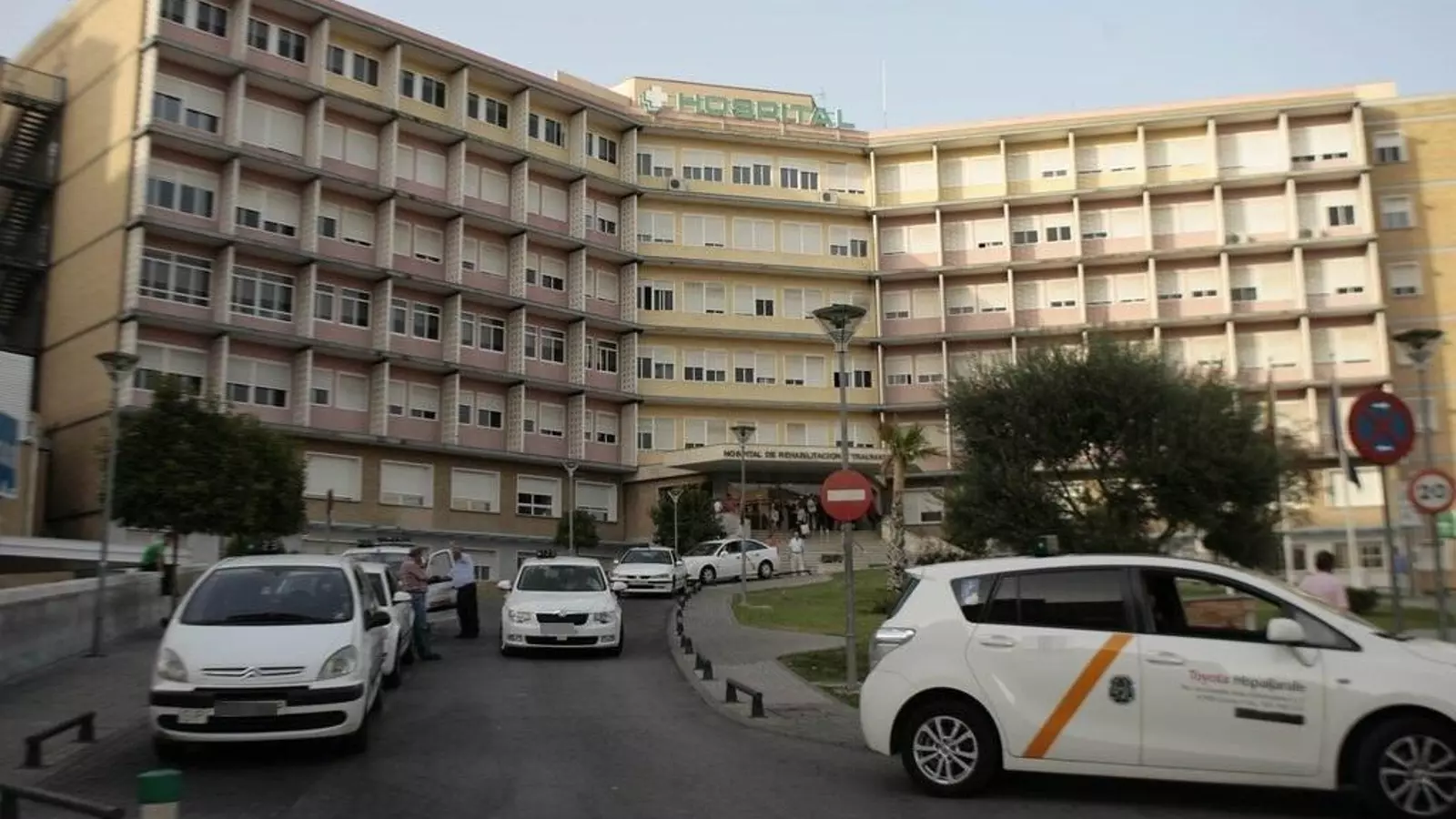 Indignación en Sevilla: El SAS elimina el traslado en taxi para pacientes de diálisis generando indignación entre los afectados