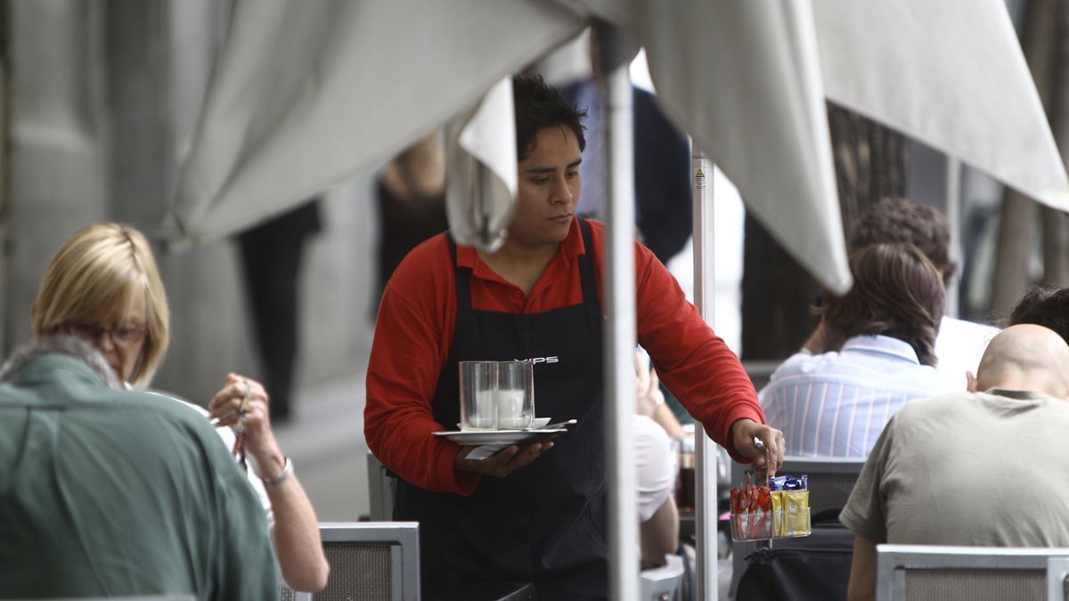 Más de la mitad de jóvenes migrantes en España cotizan a la Seguridad Social