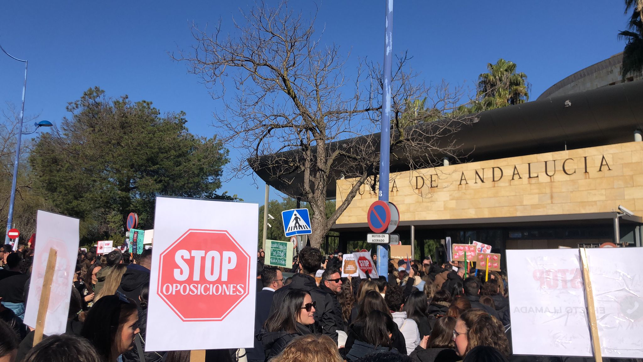 Huelga indefinida de docentes interinos en Andalucía por  precariedad laboral 