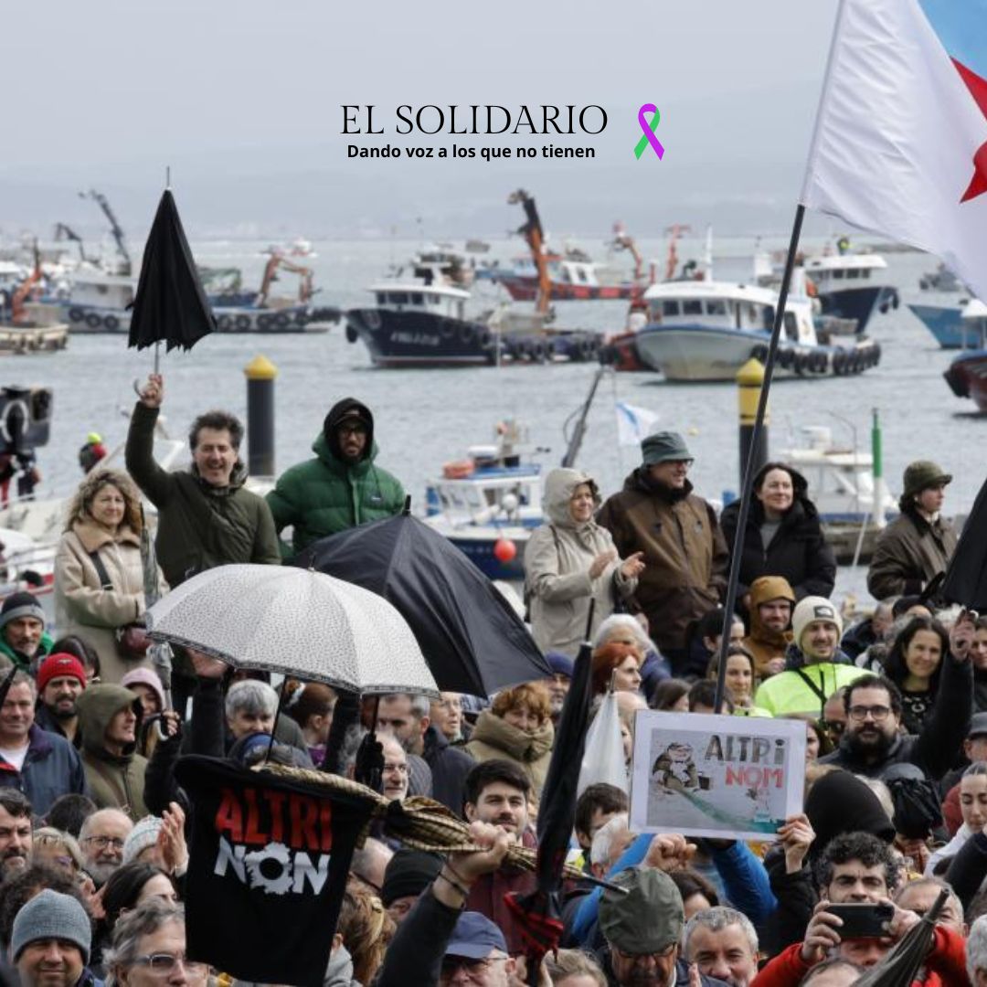 El pueblo gallego ruge unido por tierra y mar en contra de la macrocelulosa Altri y la mina Touro-O Pino