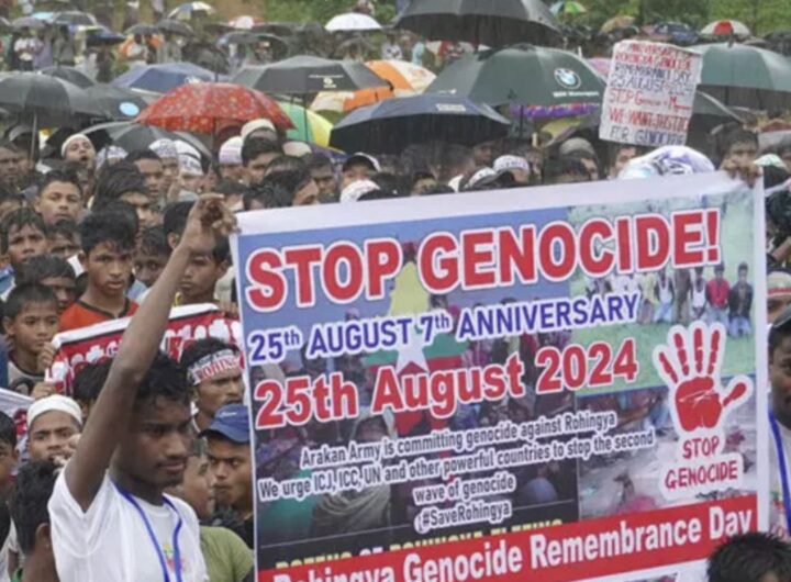 Refugiados rohingya se reunidos en conmemoración del séptimo aniversario de su huida Myanmar para escapar de la represión militar, Bangladesh, 2024 / Mokammel Mridha / El Solidario