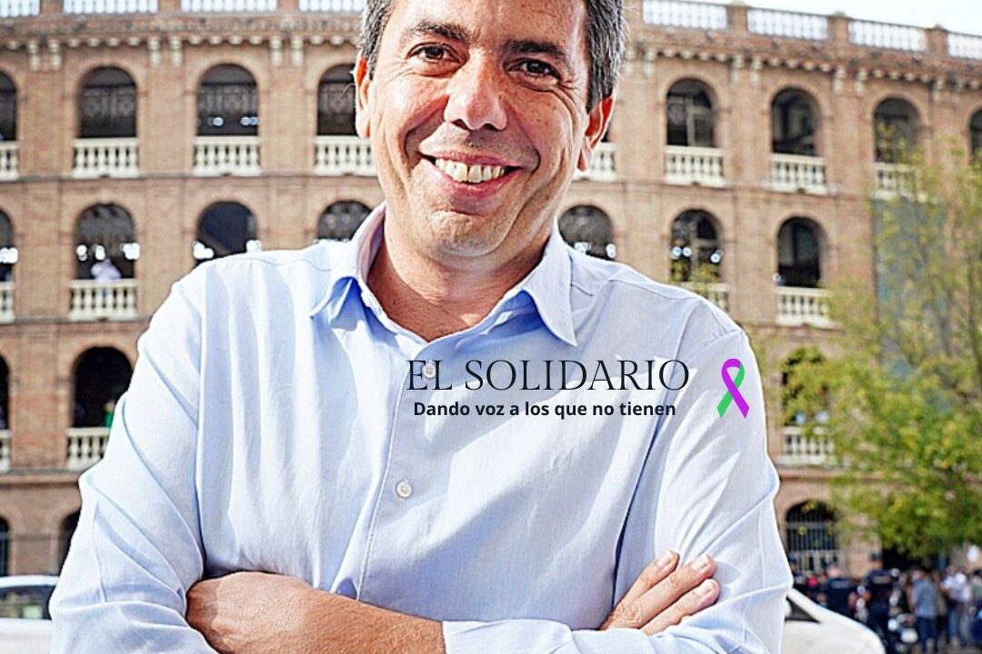 Mazón con la plaza de toros de Valencia / Toma Alberto Sáiz / El Solidario