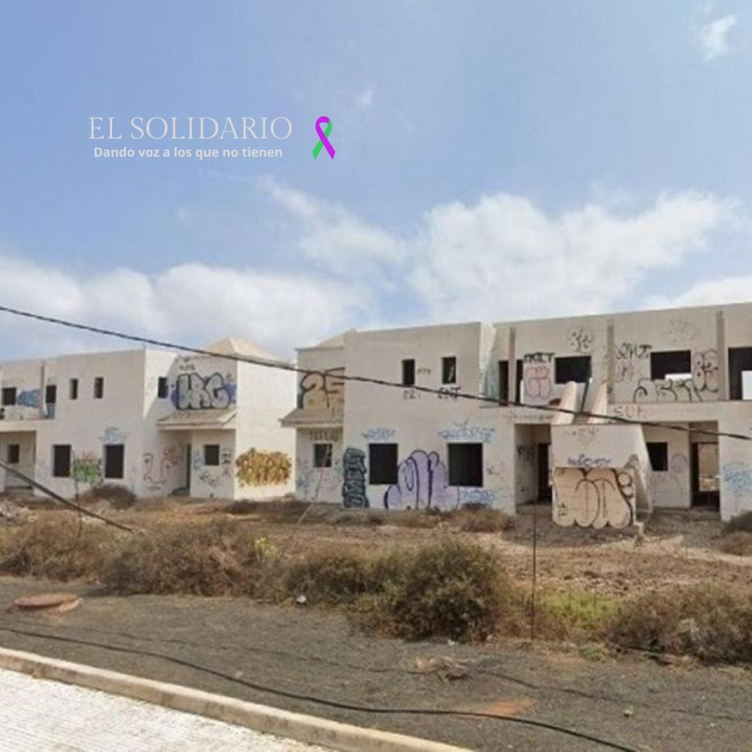 Familias en proceso judicial por la okupación del complejo turístico Club del Rey en la Costa de Teguise, Lanzarote