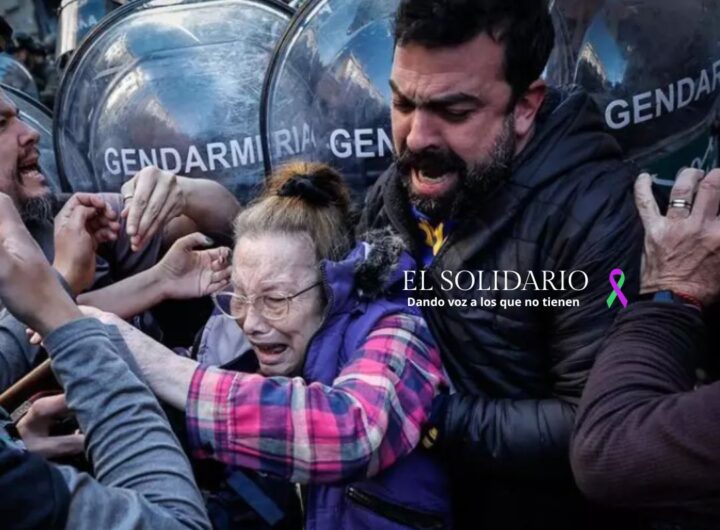 Represión a jubilados que defienden sus derechos en Argentina / El Solidario.