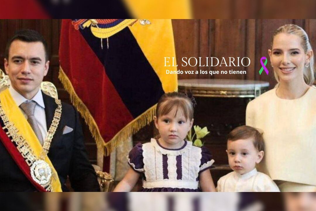 El presidente Daniel Noboa, su primera hija Luisa Noboa, su segundo hijo Alvaro Noboa y su esposa Lavinia Valbonesi / RRSS / El Solidario