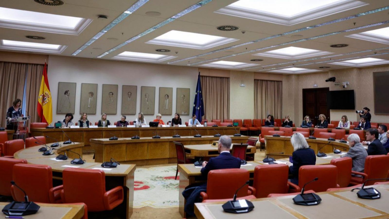 Hombres en política: la renuncia al poder como paso necesario para erradicar el machismo en las instituciones