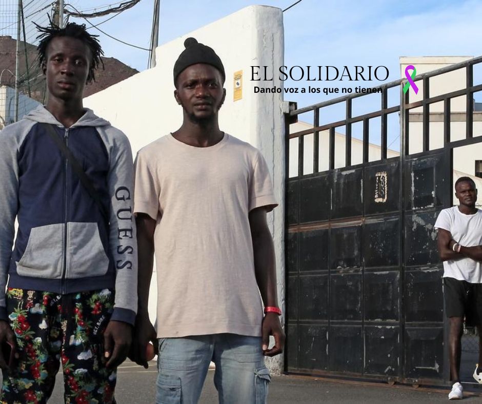 Adolescentes de Senegal y Mali, en su mayoría varones entre 12 y 17 años, enfrentan condiciones precarias en centros de acogida desbordados