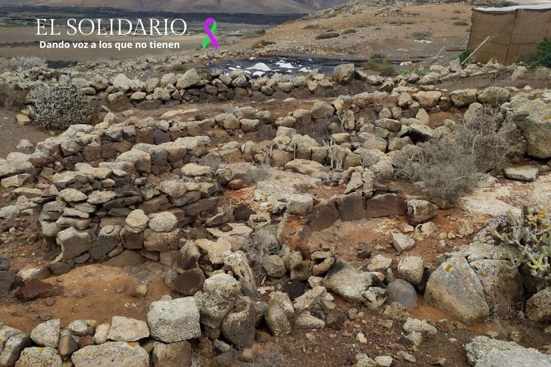 Lanzarote en peligro, vehículos 4x4 dañan zona protegida / Toma de La Montaña de Zonzamas de lalistaroja.hispanianostra.org / El Solidario
