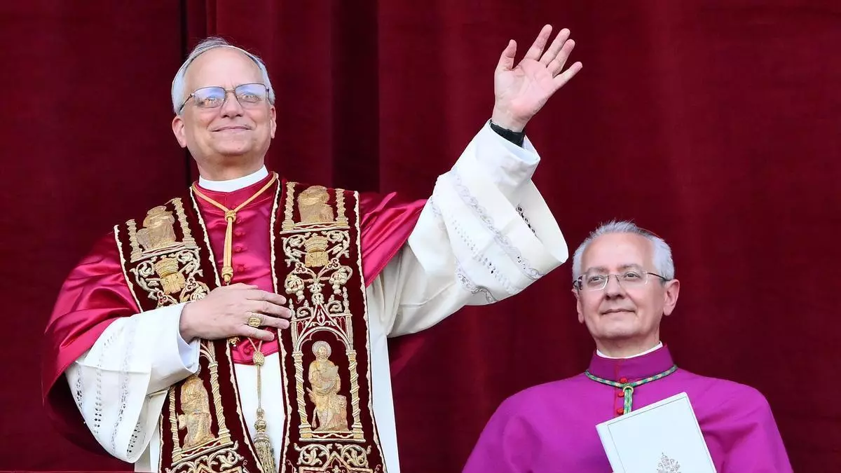 El primer Papa norteamericano de la historia se enfrenta a Iglesia Católica profundamente dividida entre las fuerzas reformistas y los sectores más tradicionalistas.