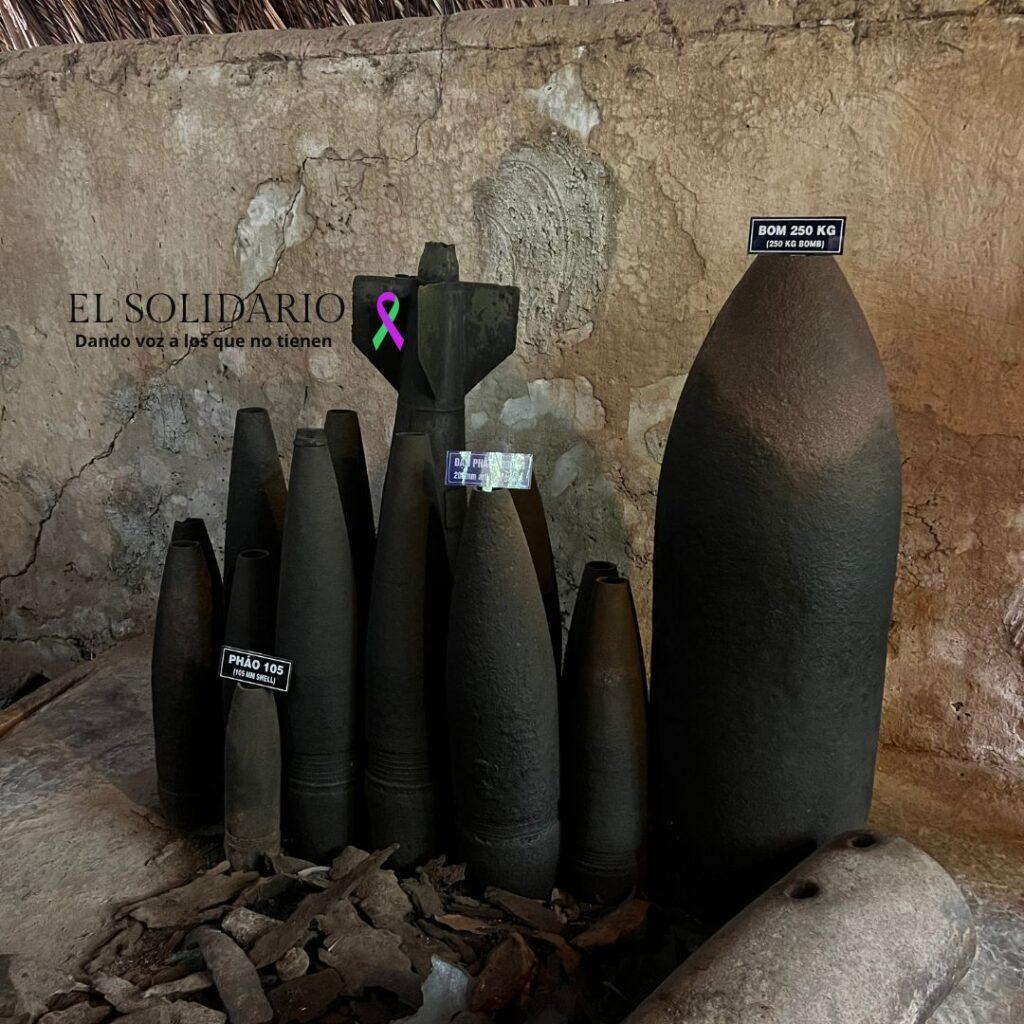 Bombas usadas en la guerra de Vietnam, actualmente visibles en la visita a los túneles de Cu chi.