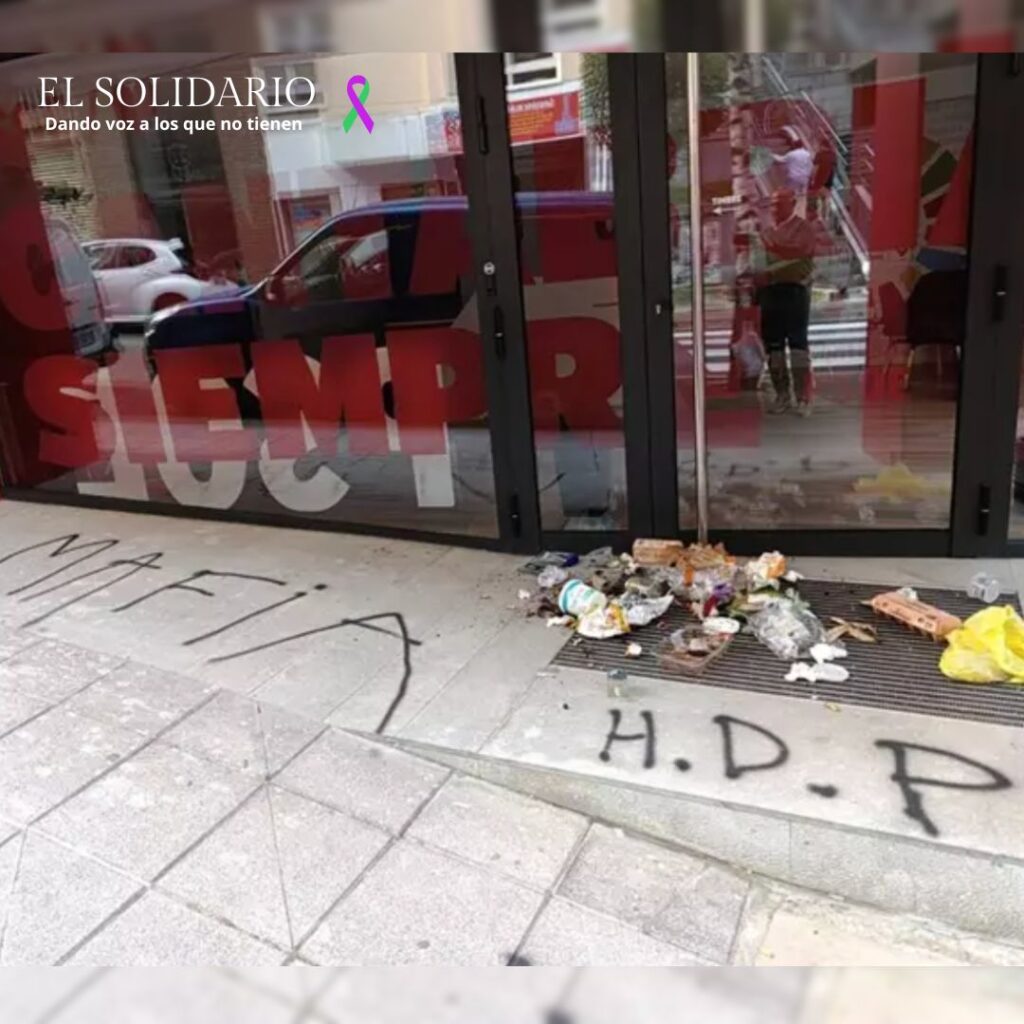 Ataque de vandalismo en la sede del PSOE / Toma PSOE / El Solidario