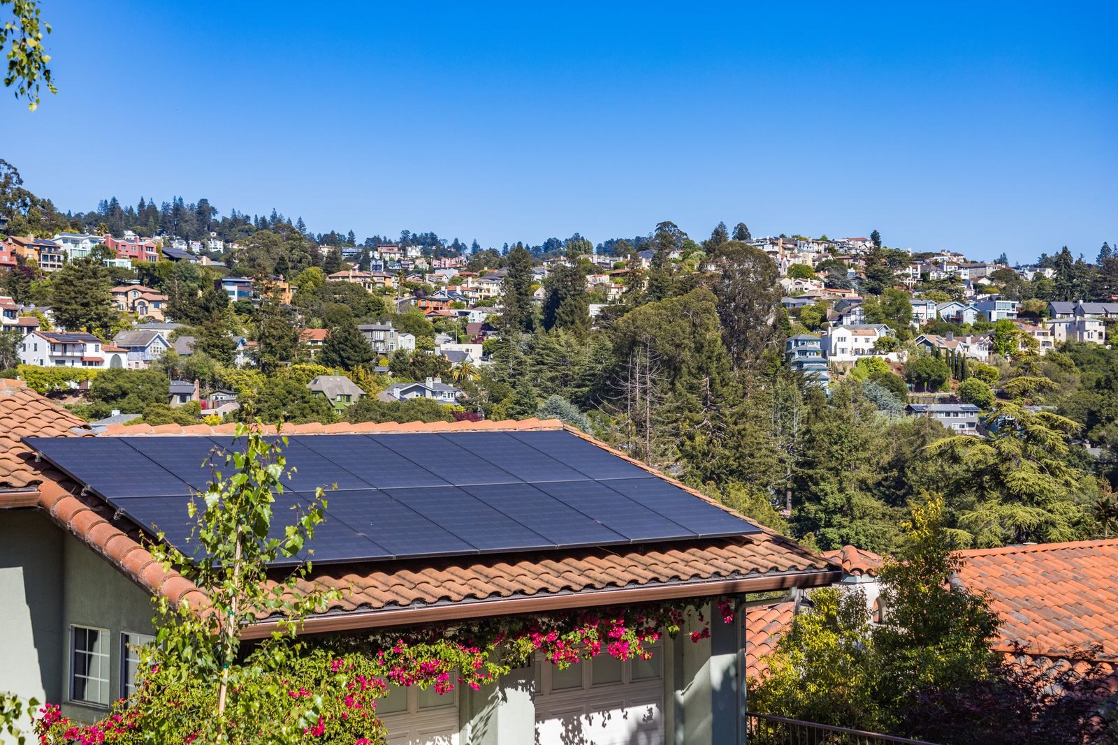 Tejados compartidos: La mina de oro energética en edificios de dos plantas