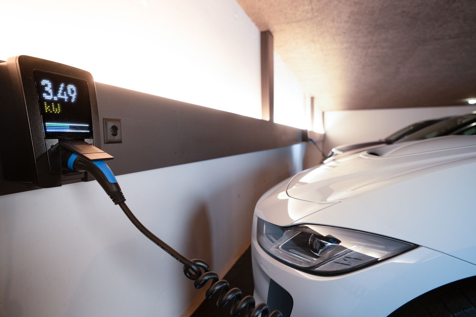 El mapa desigual de la movilidad eléctrica: España solo alcanza el 25% de su objetivo de recarga pública
