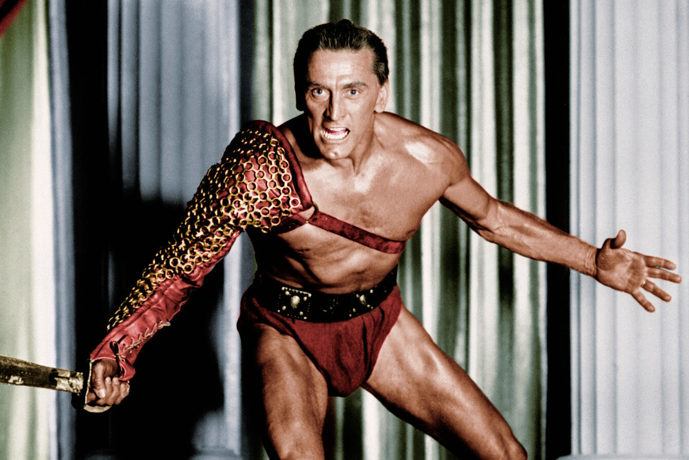 De hacer cola para comer a romper las listas negras de Hollywood: la lección de resiliencia de Kirk Douglas