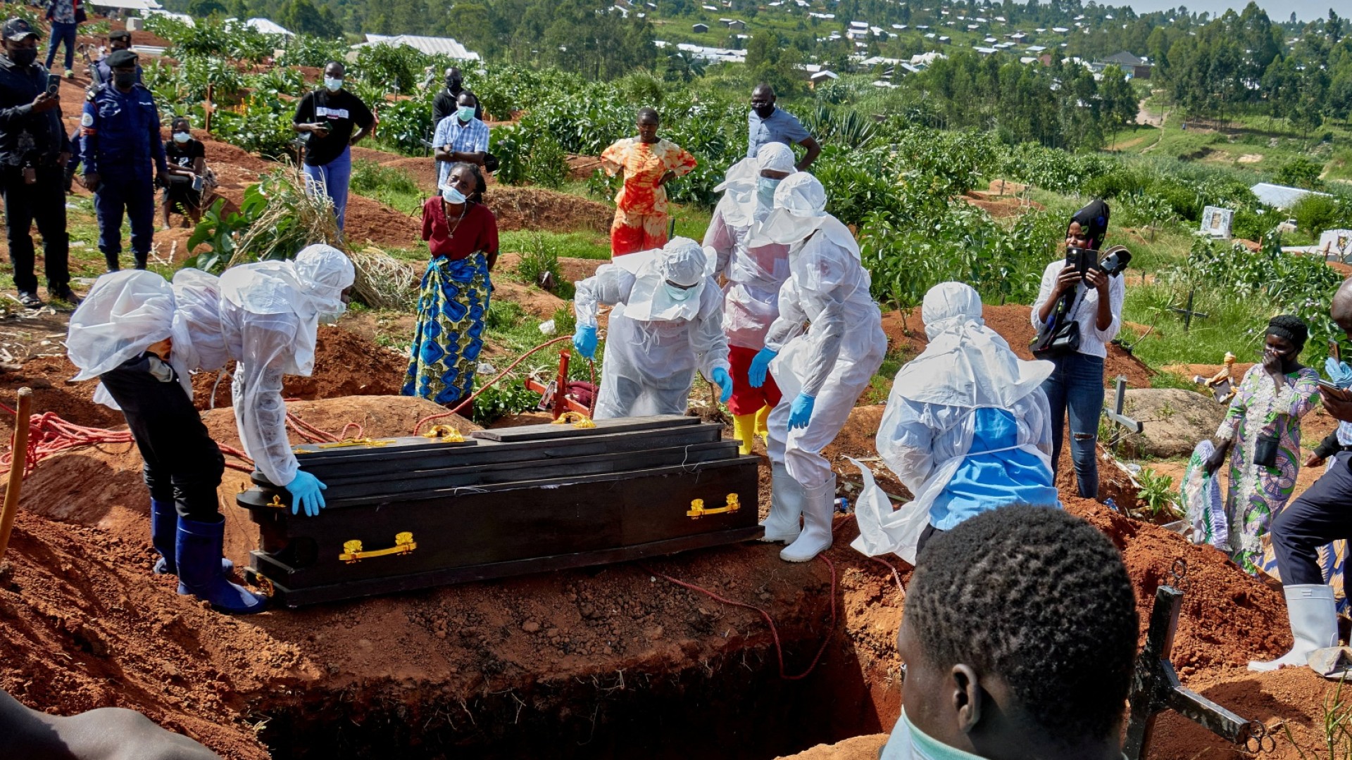 El brote de ébola se dispara y deja 181 muertos confirmados en el Congo