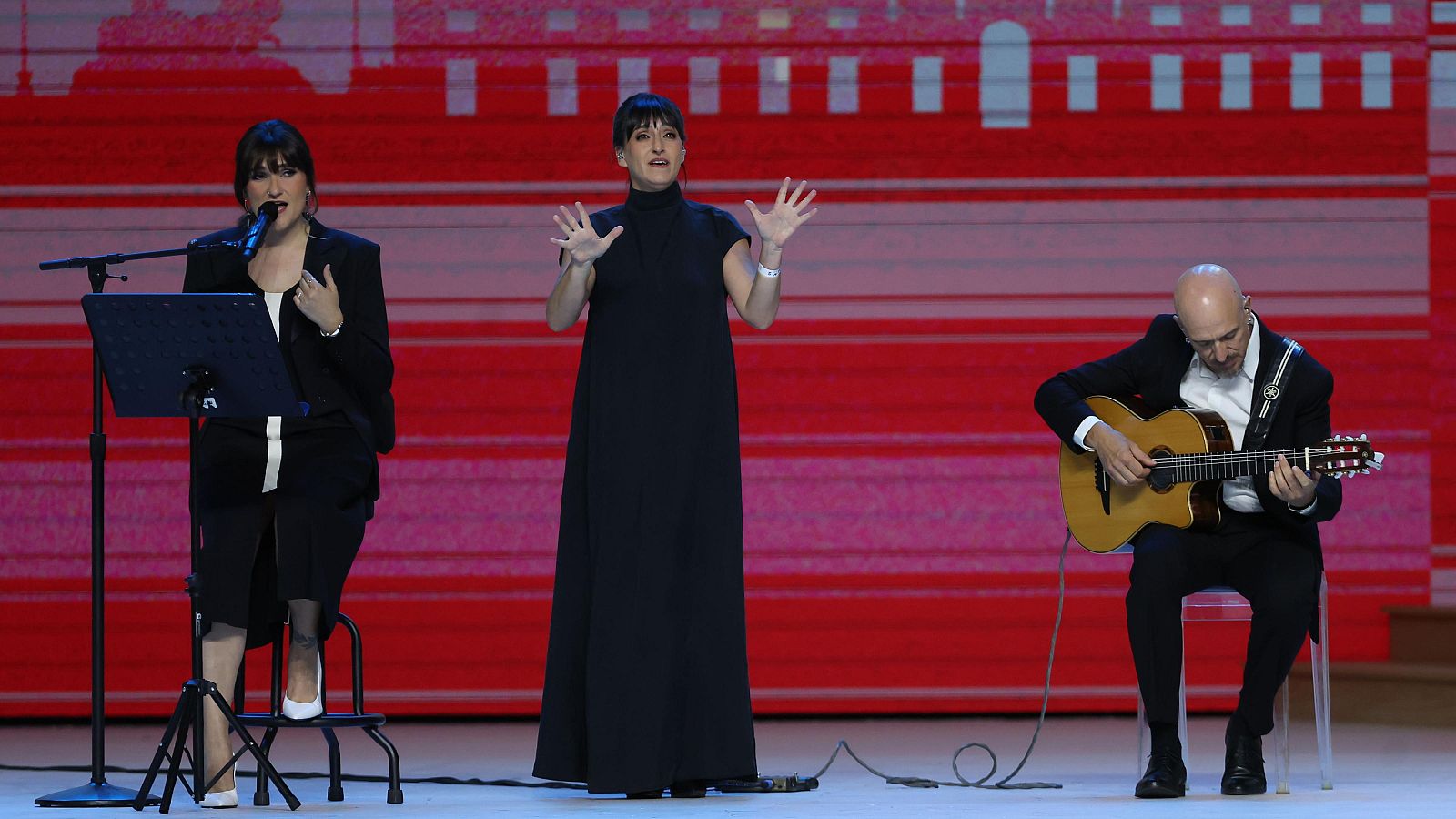 Rozalén canta ante el Papa León XIV y reivindica una fe que une