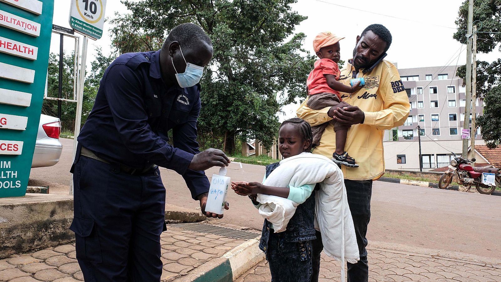 El ébola desborda el Congo: la OMS alerta de una expansión que amenaza a miles de niños