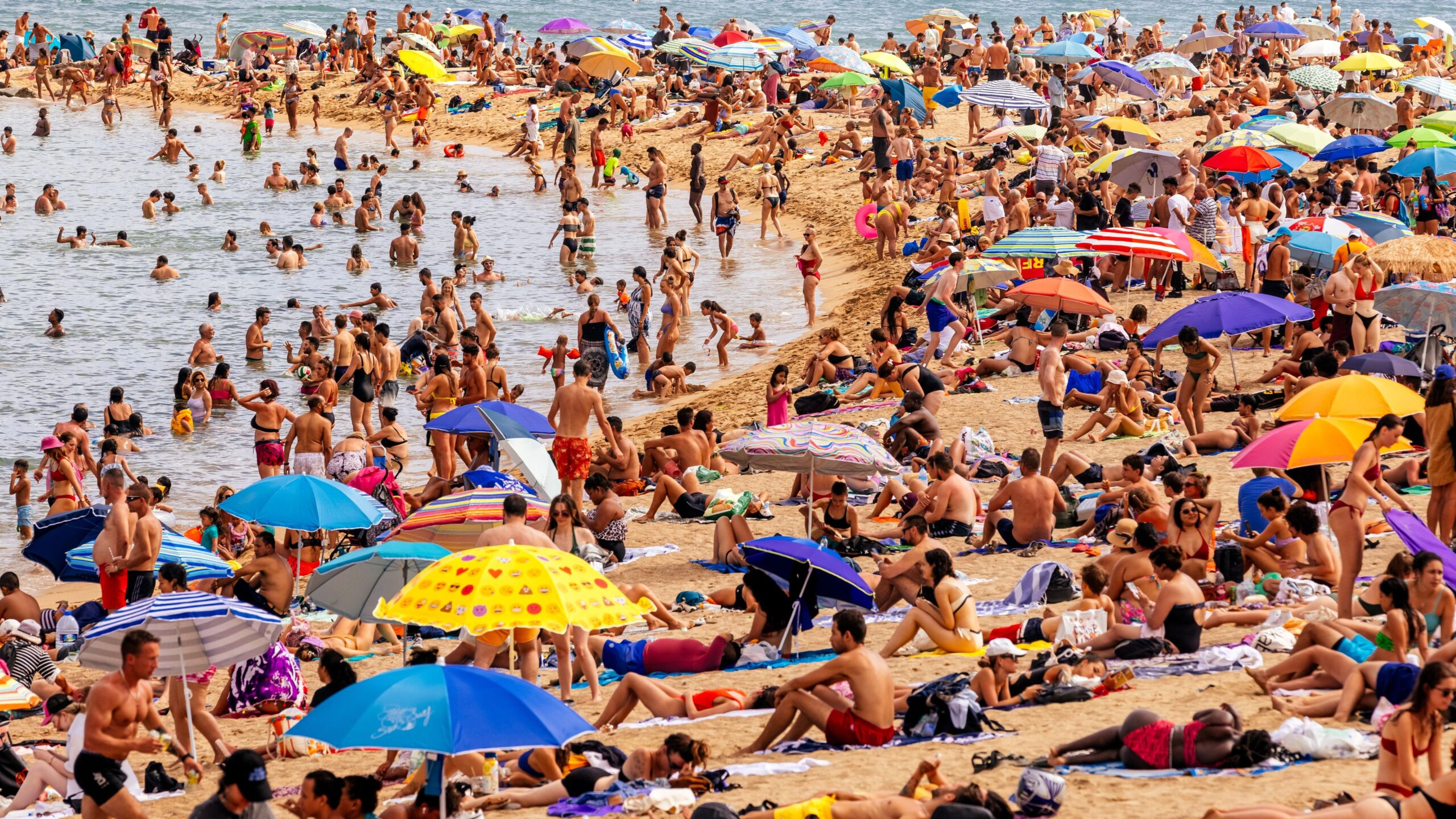Turismo masivo: los destinos españoles donde los visitantes ya están expulsando a los residentes