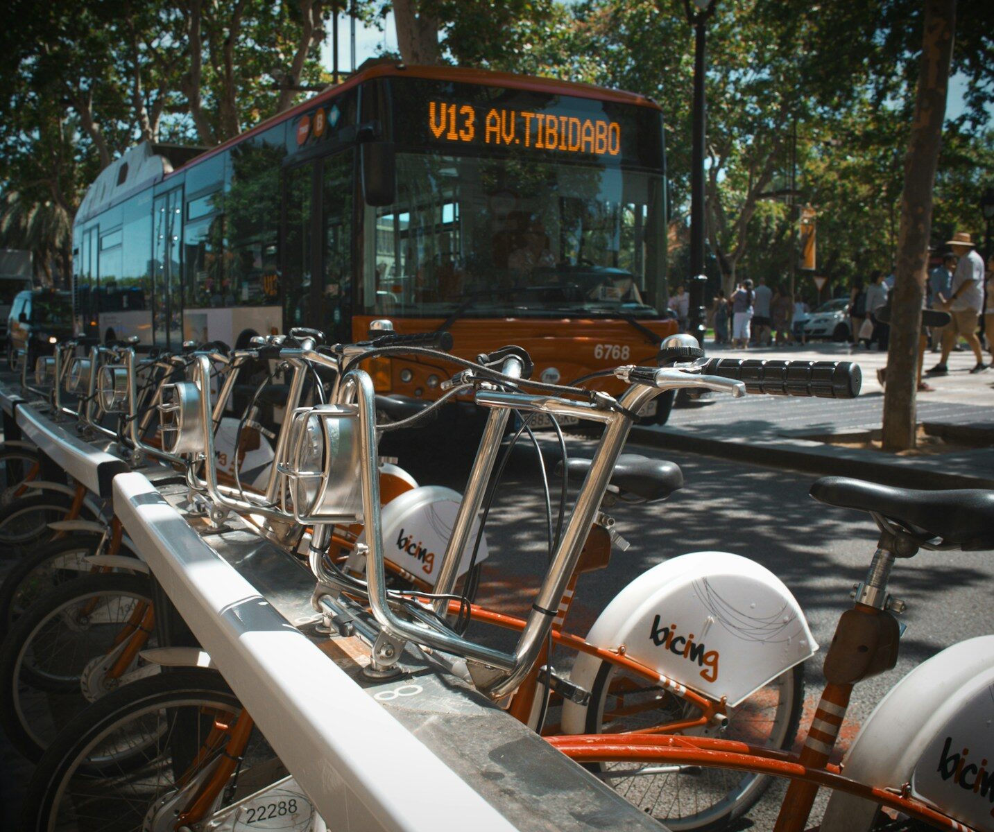 La revolución de la tarjeta única: cómo el transporte intermodal y eléctrico transforma el día a día urbano