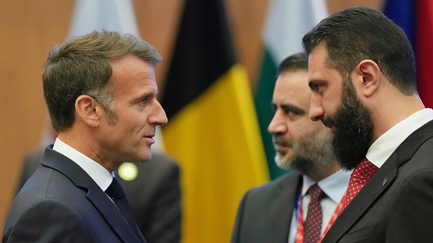 Explosiones en Siria durante la visita de Macron: al menos 18 heridos y un nuevo llamamiento a la paz