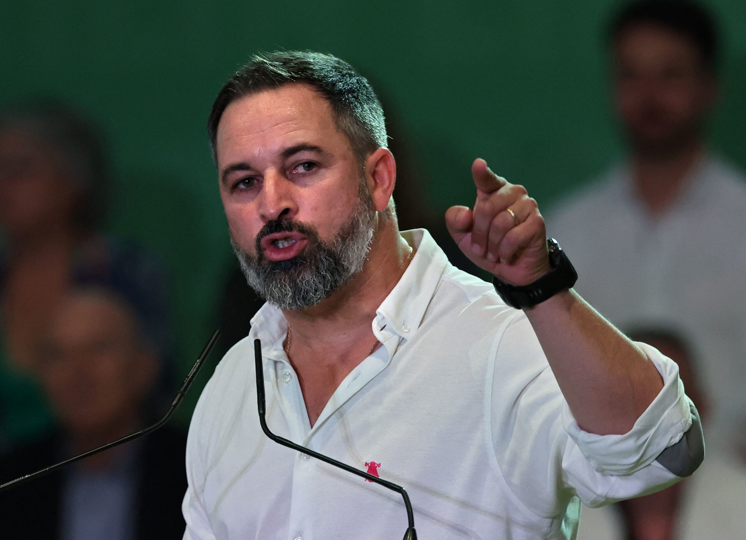 Vox plantea restringir el voto exterior y acusa al Gobierno de “manipulación electoral”