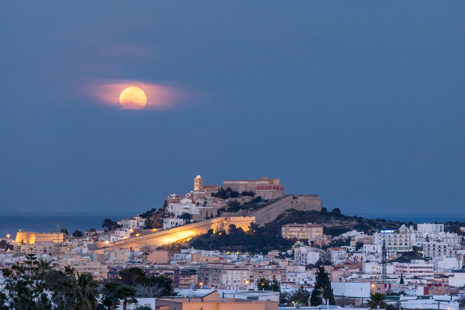 Ibiza reduce su consumo energético un 41 % con alumbrado LED y recorta emisiones de CO₂