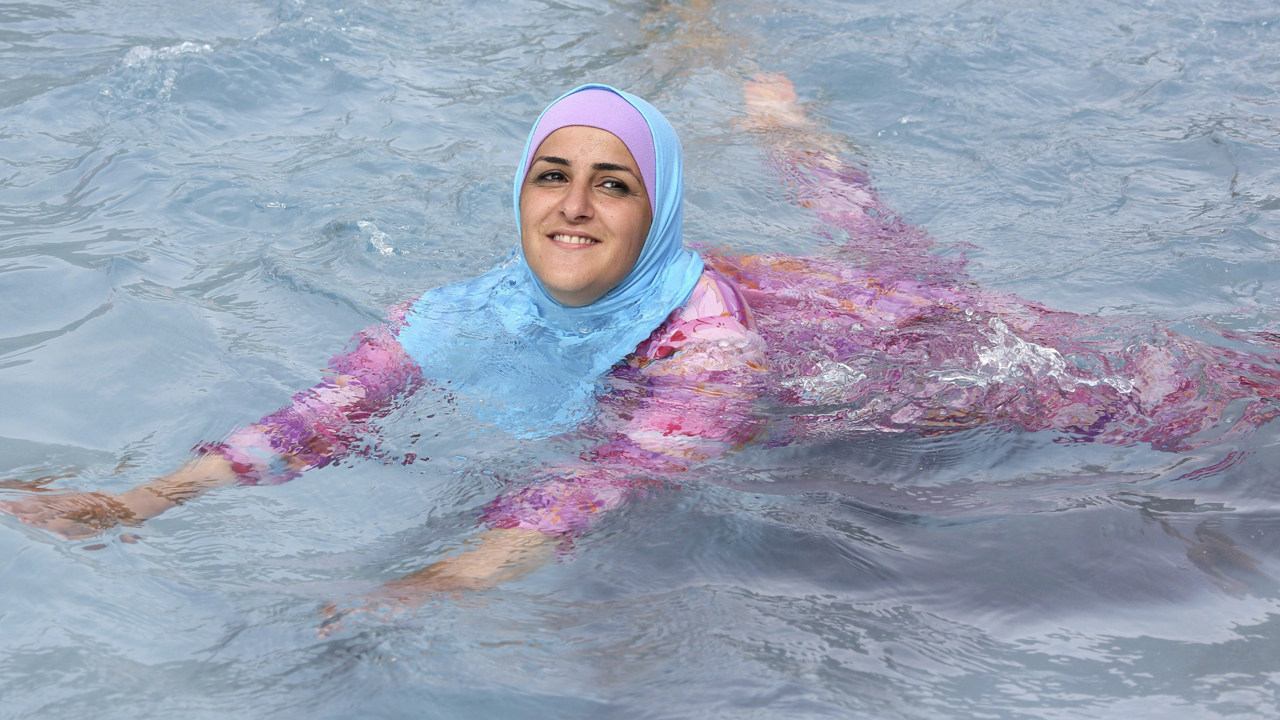 Burgos expulsa a tres mujeres por usar burkini en piscinas municipales y reabre el debate sobre la discriminación