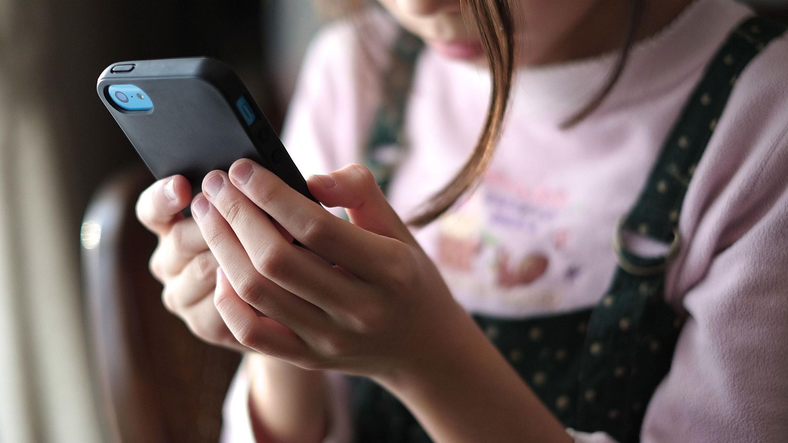 España impulsa una coalición internacional para proteger a la infancia en la era de la IA