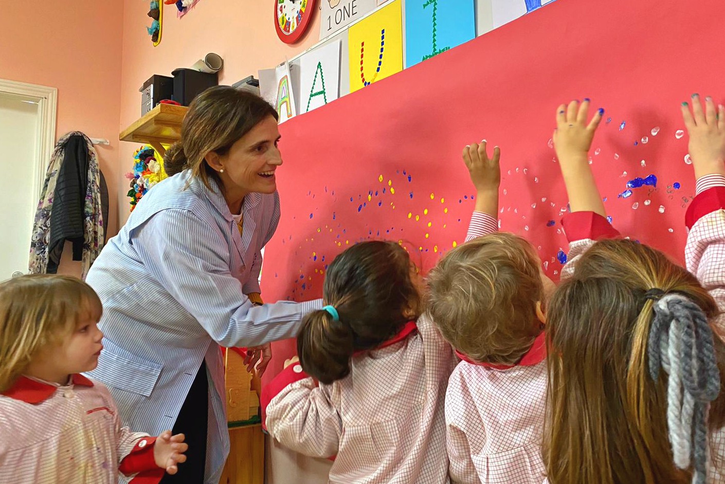 Finlandia busca maestras españolas: cuando cuidar sí se paga