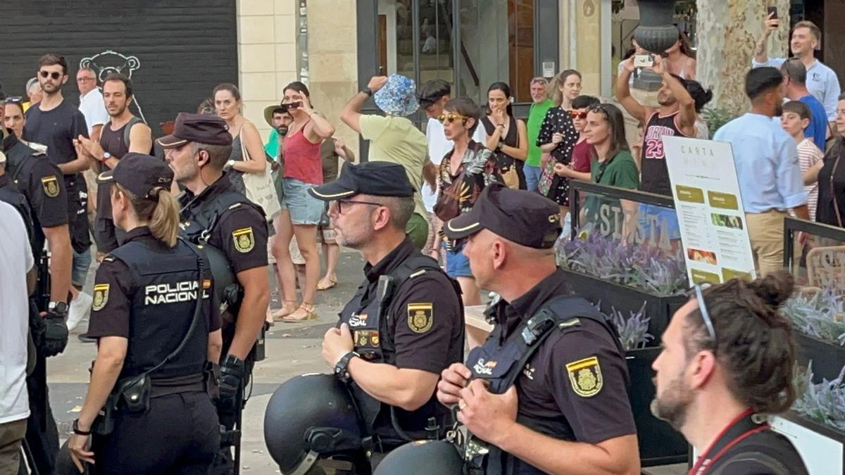 Palma denunció la turistificación y recibió porras al final de la marcha