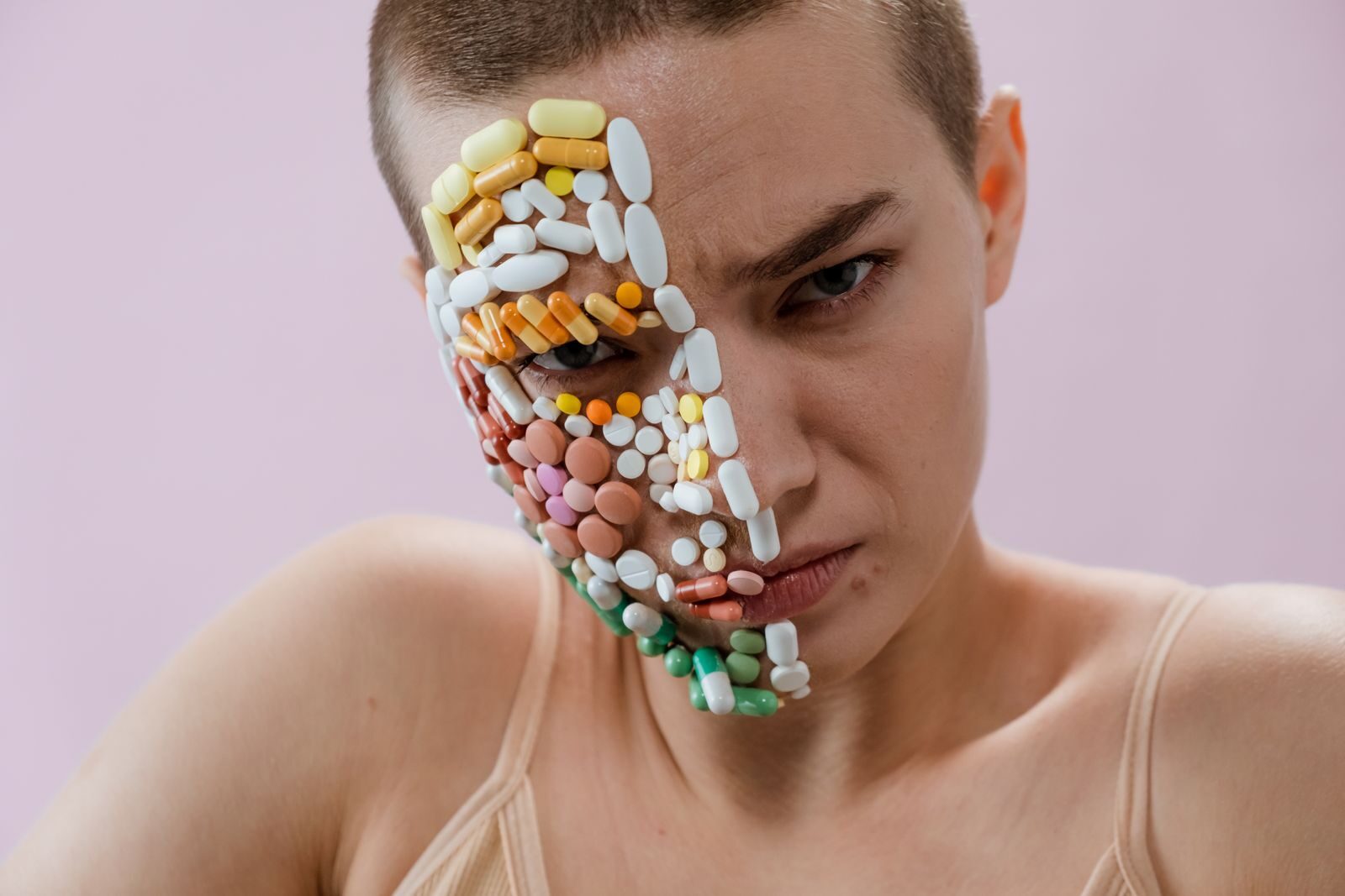 Sin hormonas, sin aviso previo: la nueva crisis de desabastecimiento golpea a las mujeres trans