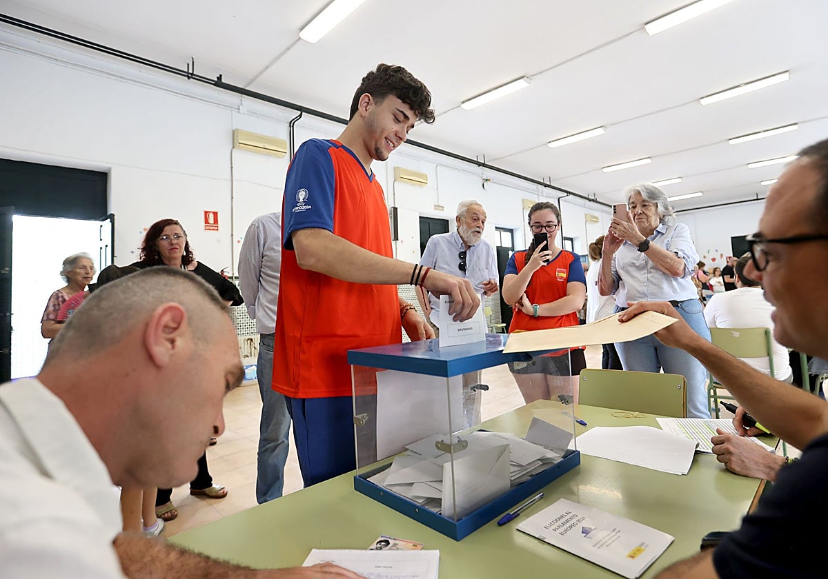 El Gobierno propone permitir el voto a partir de los 16 años para ampliar la participación juvenil